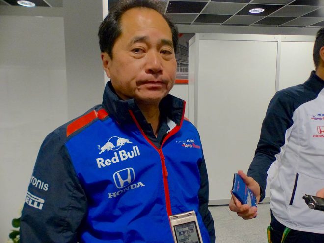 2018年トロロッソと同じウェアを着る田辺豊治F1テクニカルディレクター