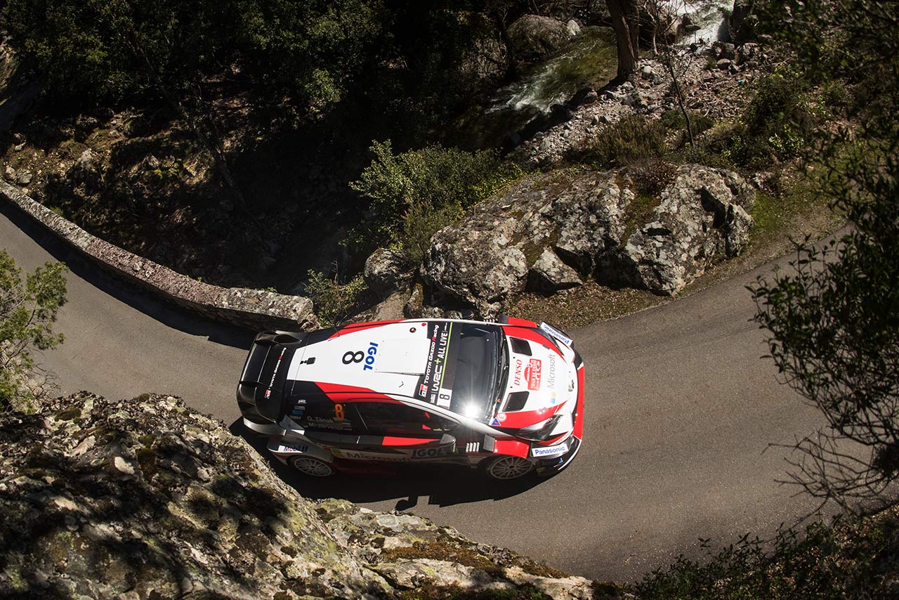 道幅のタイトさはツール・ド・コルスの特徴でもある（写真は2018年大会のもの）