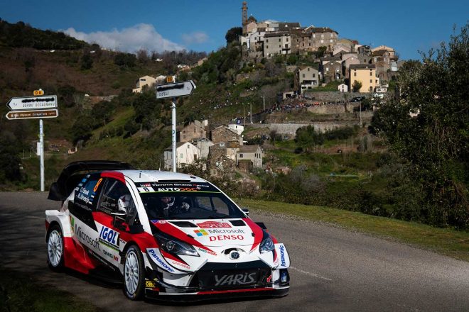 シェイクダウンステージを走行するオット・タナク（トヨタ・ヤリスWRC）