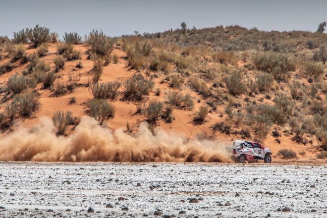 カラハリ砂漠で行われたテストの様子