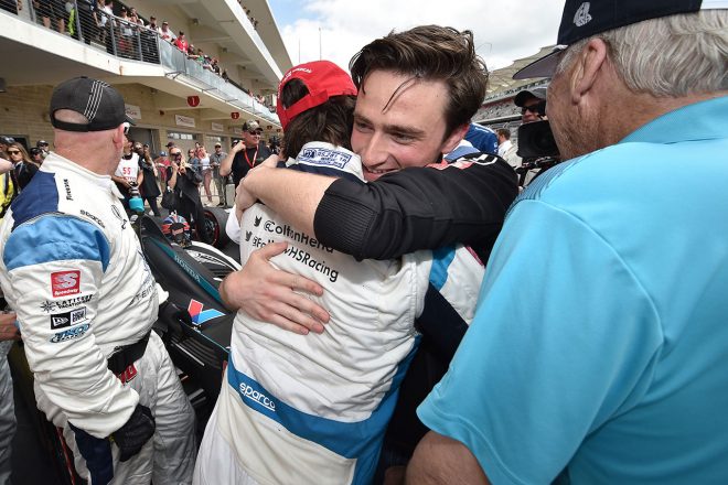 コルトン・ハータと勝利を喜ぶジョージ・スタインブレナー4世