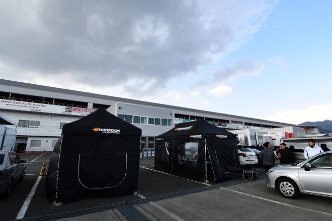 富士スピードウェイのパドックに設営されたハンコックのテント