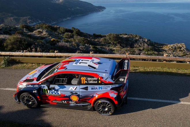 総合首位に浮上したティエリー・ヌービル（ヒュンダイi20クーペWRC）
