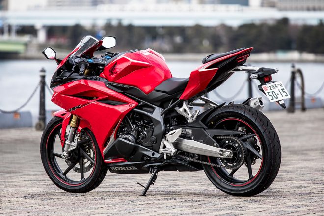 ホンダCBR250RR（左リヤ）