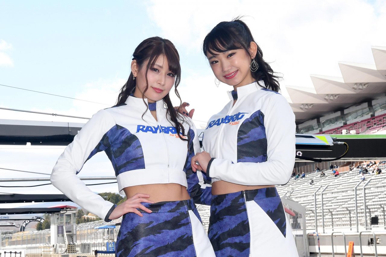 Raybrigレースクィーン 沢すみれさん 左 相沢菜々子さん 右 Rq憧れのraybrigレースクィーンが早くも登場 チャンピオンチームはとってもアットホーム の画像 写真 1 Autosport Web