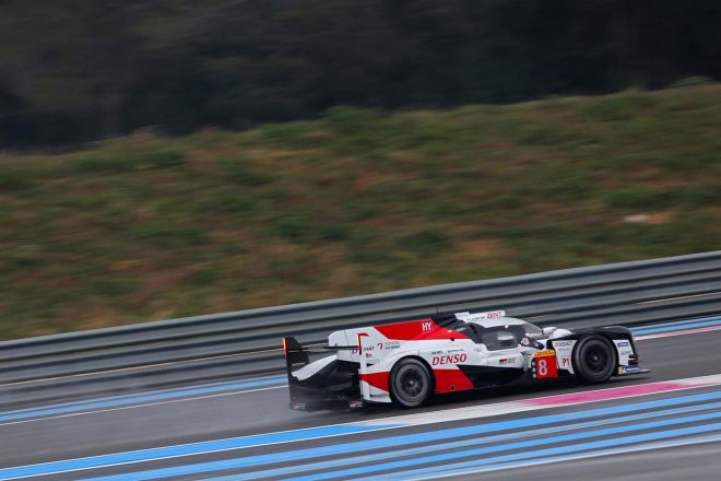 ローダウンフォース仕様のエアロでポール・リカールを走行する8号車トヨタTS050ハイブリッド／テスト初日