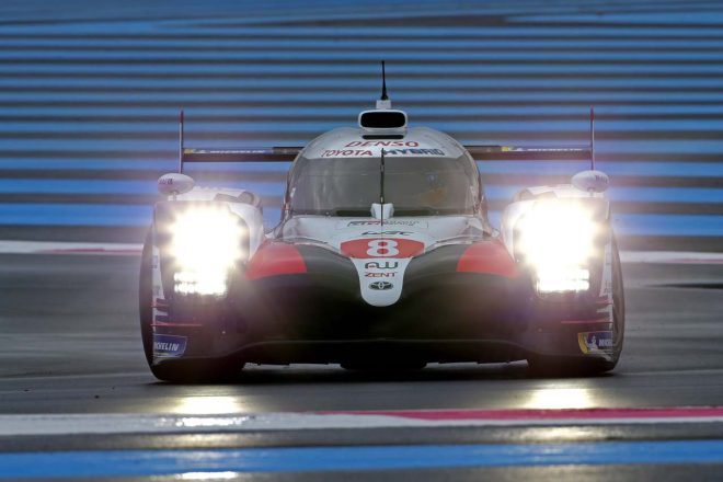 ローダウンフォース仕様のエアロでポール・リカールを走行する8号車トヨタTS050ハイブリッド／テスト初日
