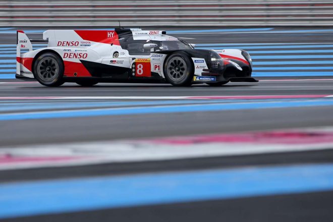 ローダウンフォース仕様のエアロでポール・リカールを走行する8号車トヨタTS050ハイブリッド／テスト初日