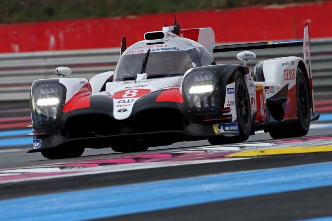 ローダウンフォース仕様のエアロでポール・リカールを走行する8号車トヨタTS050ハイブリッド／テスト初日