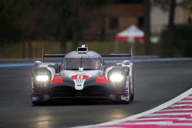 ローダウンフォース仕様のエアロでポール・リカールを走行する8号車トヨタTS050ハイブリッド／テスト初日