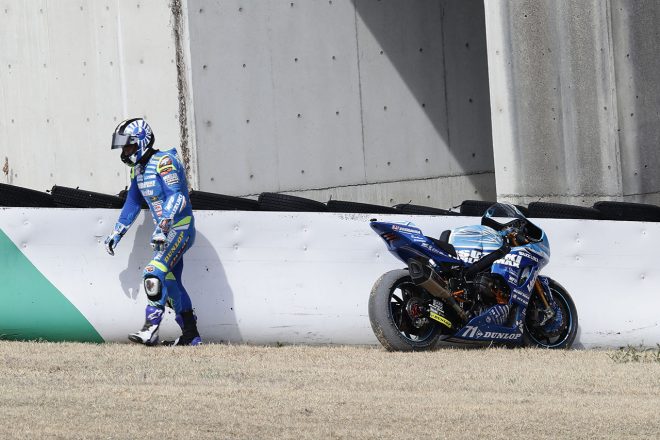 マシンを止めた津田拓也（TK SUZUKI BLUE MAX）