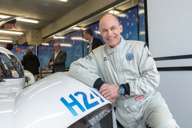 水素燃料電池プロトタイプカー『GreenGT LMPH2G』の同乗デモランに臨んだベルトラン・ピカール氏