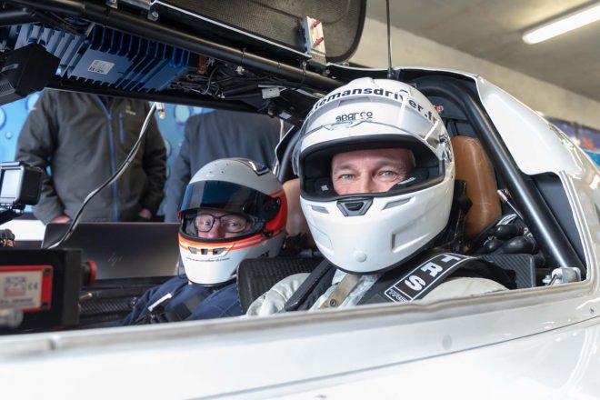 GreenGT LMPH2Gに乗り込んだエマニュエル・コラール（左）とベルトラン・ピカール（右）