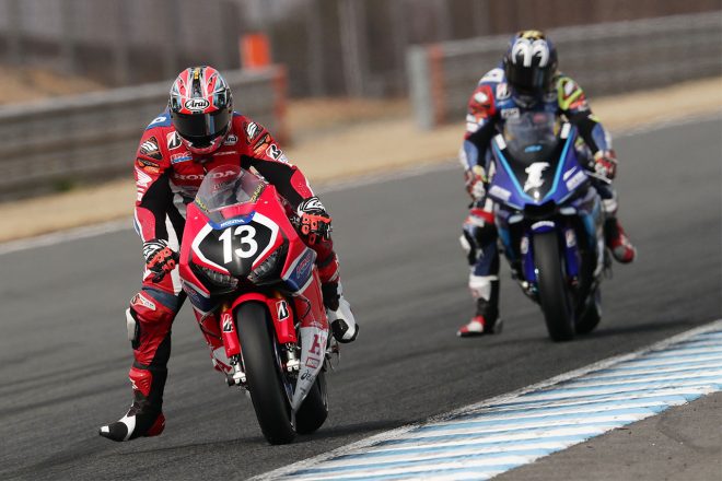 レース2序盤でトップを走る高橋巧（Team HRC）