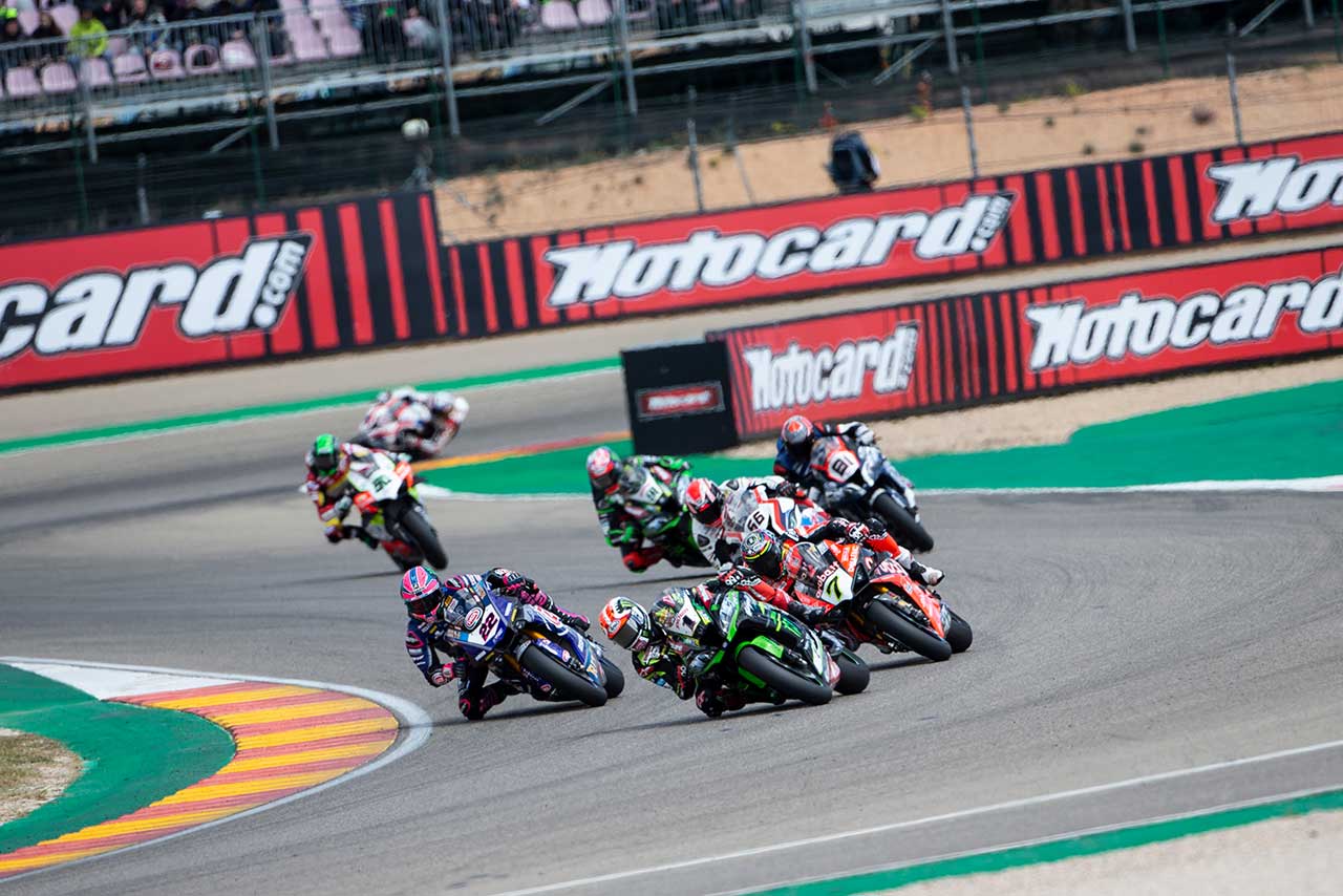 アラゴンの3レースでレイは、ロウズやデイビスなどと激しい2番手争いを演じた