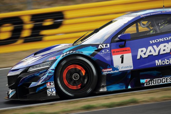 2019年、ゼッケン1を背負うバトンは「15台、どのクルマにもシーズンの中で勝てる可能性があって、結果が予想不能だからこそ、スーパーGTはエキサイティングなんだ」と、相変わらずの“GT愛”を語る