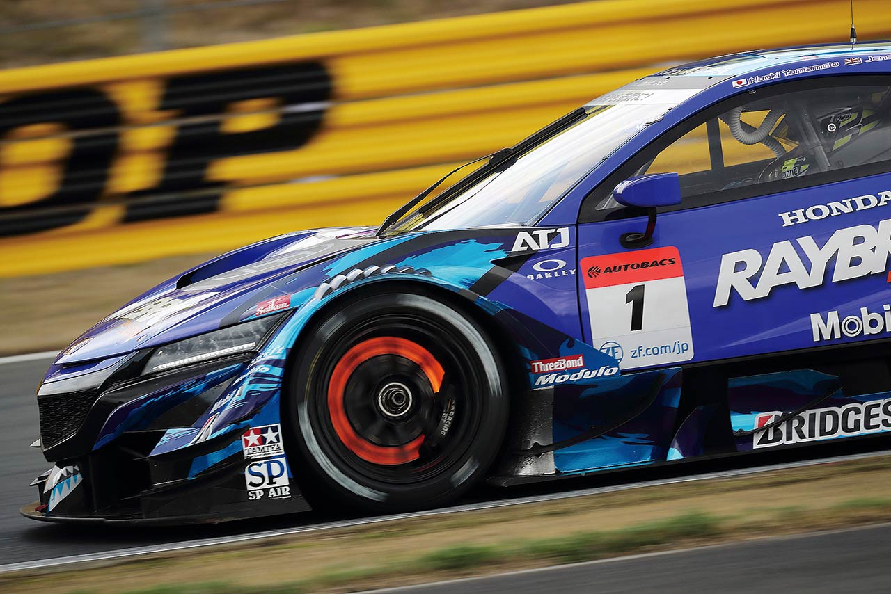2019年、ゼッケン1を背負うバトンは「15台、どのクルマにもシーズンの中で勝てる可能性があって、結果が予想不能だからこそ、スーパーGTはエキサイティングなんだ」と、相変わらずの“GT愛”を語る