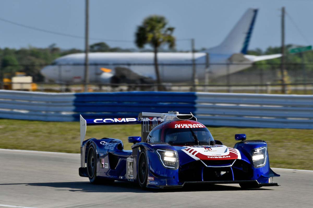 コア・オートスポーツの54号車ニッサンDPi