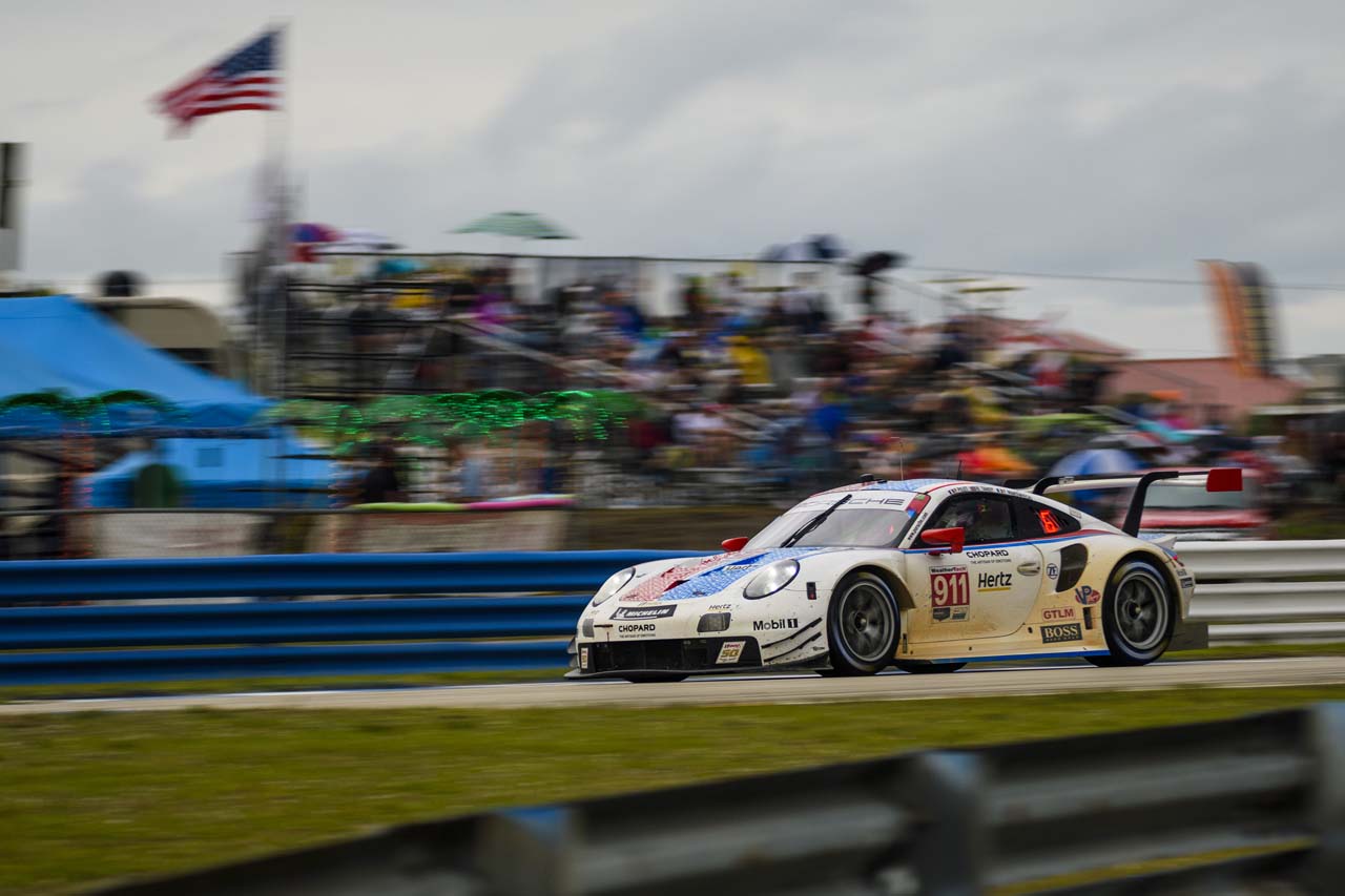 2019年セブリング12時間GTLMクラスで優勝したポルシェGTチームの911号車ポルシェ911 RSR