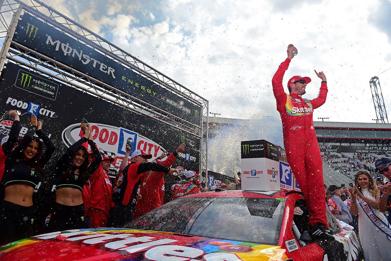 NASCAR第8戦：兄弟対決を制したトヨタのカイル・ブッシュがシーズン3勝目
