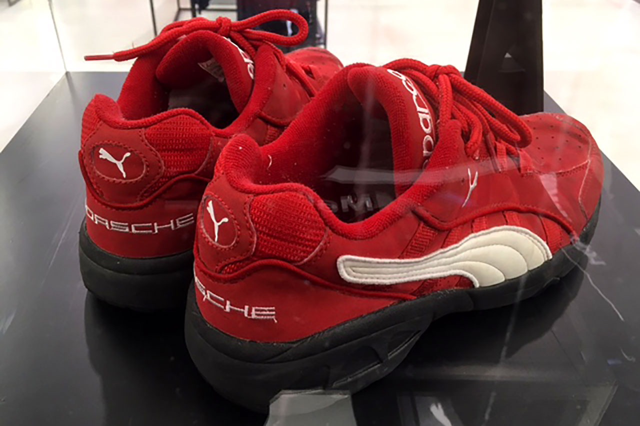 2005年のカレラカップ用スタッフシューズ