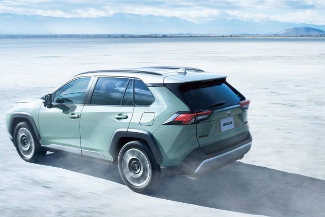 トヨタRAV4 Adventure(アッシュグレーメタリック×アーバンカーキ)