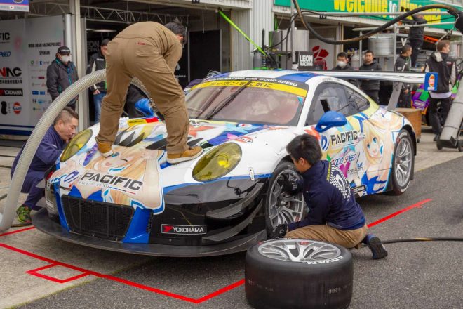 ピット練習中のPACIFIC MIRAI AKARI NAC PORSCHE／2019スーパー第1戦岡山