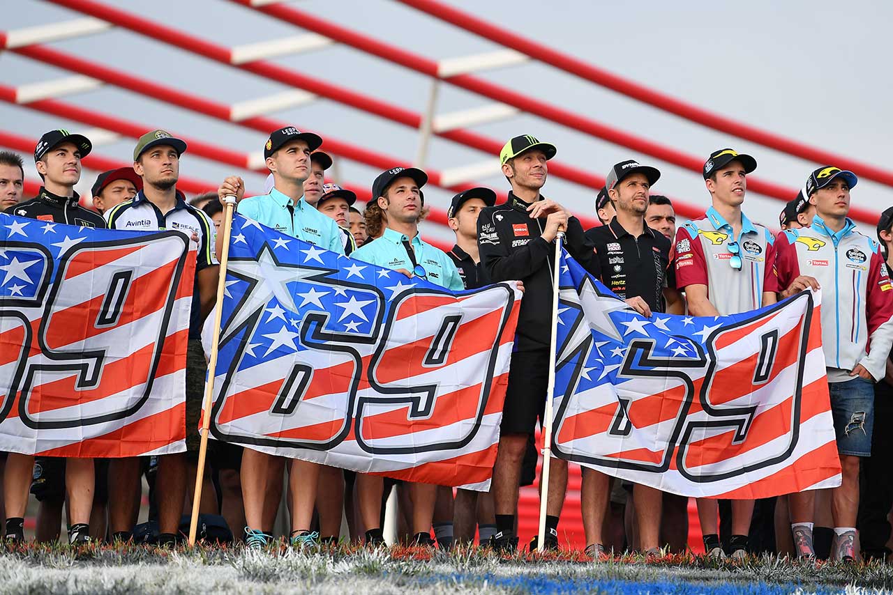 夕方、“ヘイデン・ヒル”で行われた写真撮影にはバレンティーノ・ロッシやマーベリック・ビニャーレスなどのライダーも参加した