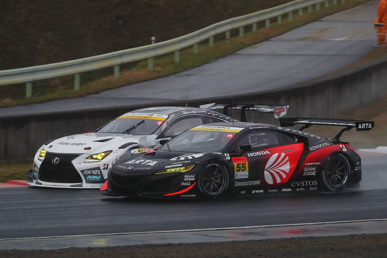 トップ争いを演じたK-tunes RC F GT3とARTA NSX GT3