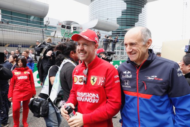 セバスチャン・ベッテル（フェラーリ）とトロロッソのフランツ・トスト代表