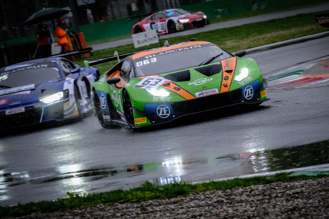 ポールポジションからスタートするも第2スティントで失速してしまったGRTの63号車ランボルギーニ・ウラカンGT3