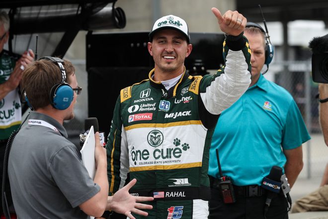 琢磨のポールを祝うグラハム・レイホール