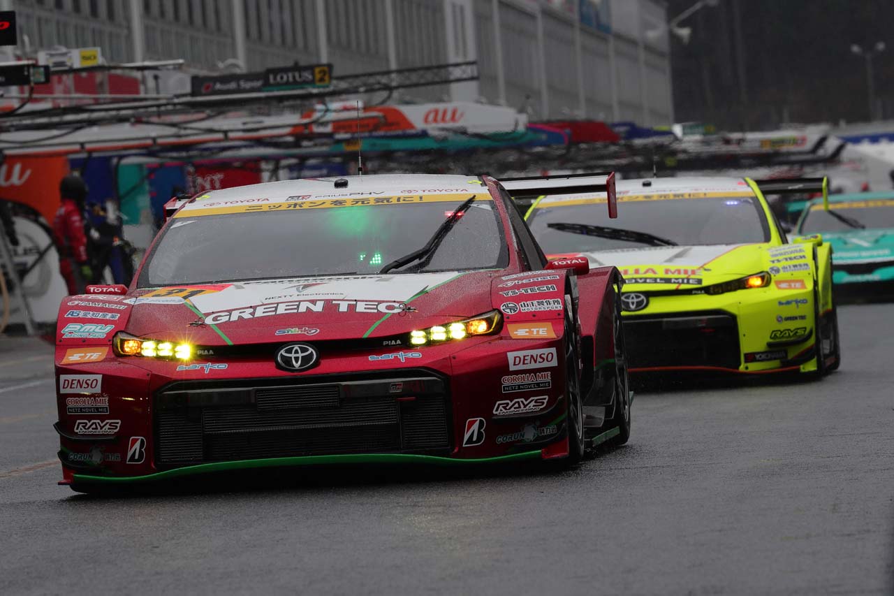 TOYOTA GR SPORT PRIUS PHV apr GT（嵯峨宏紀／中山友貴）