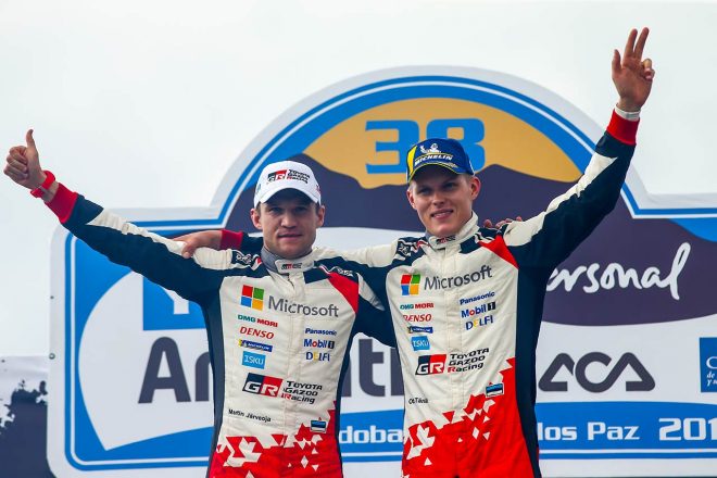 2018年のラリー・アルゼンティーナで優勝したオット・タナク(右)