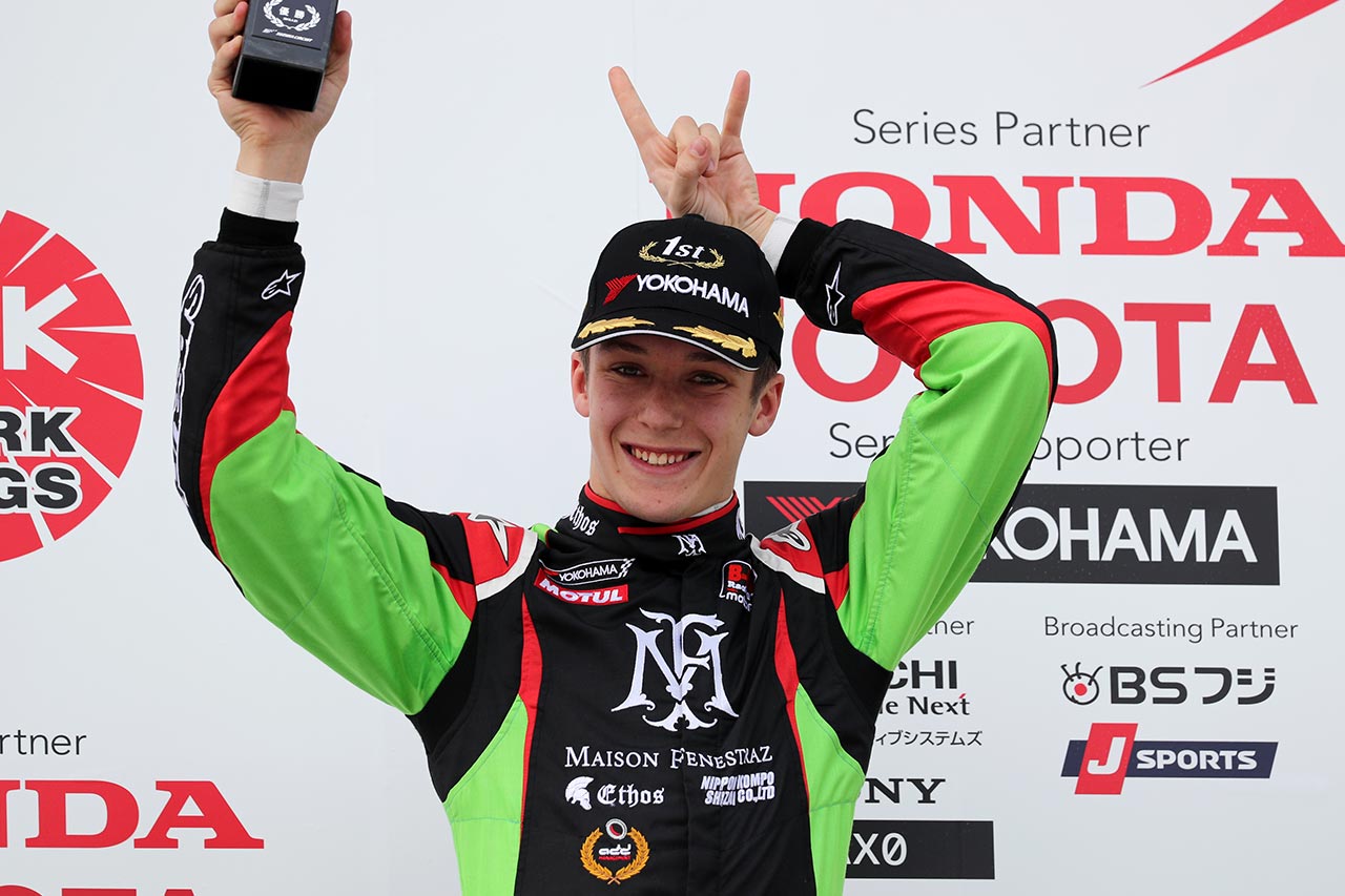 全日本F3選手権第1戦を制し喜ぶサッシャ・フェネストラズ