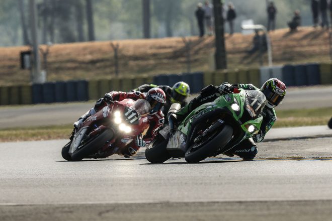 序盤と終盤、トップ争いを演じた＃11チームSRCカワサキ・フランスと＃111ホンダ・エンデューランス・レーシング