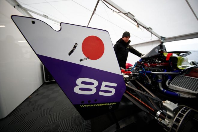 小山美姫のマシンはカーナンバー85を掲げる。これは「キャリアをサポートしてくれているホンダ八郷（隆弘）社長へのリスペクト」