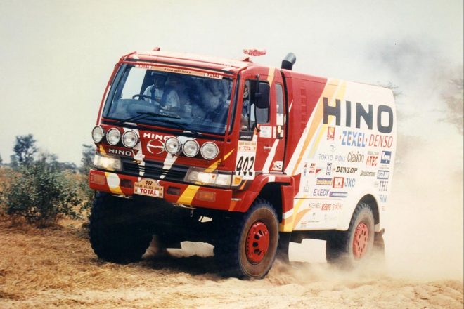 1997年ダカールを走る菅原義正の日野レンジャー