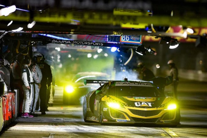 キャタピラーがメインスポンサーを務めるマイヤー・シャンク・レーシングの57号車アキュラNSX GT3 Evo