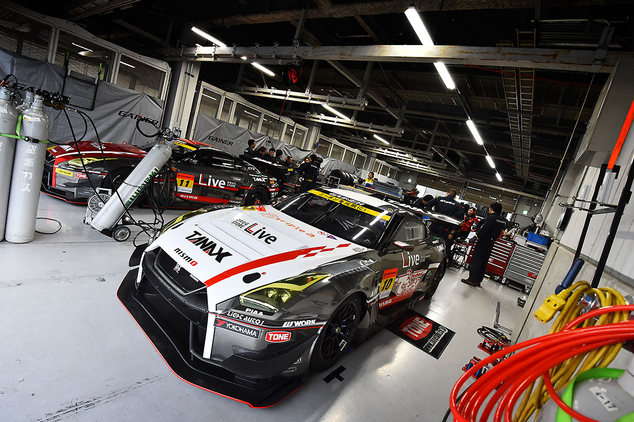 岡山でのクラッシュから復活したGAINER TANAX triple a GT-R