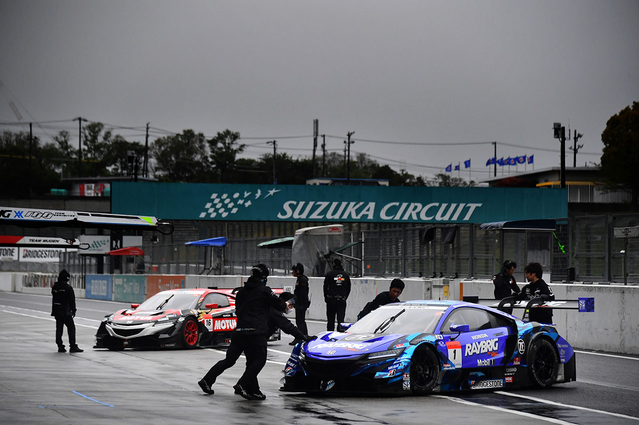 RAYBRIG NSX-GTとMOTUL MUGEN NSX-GT
