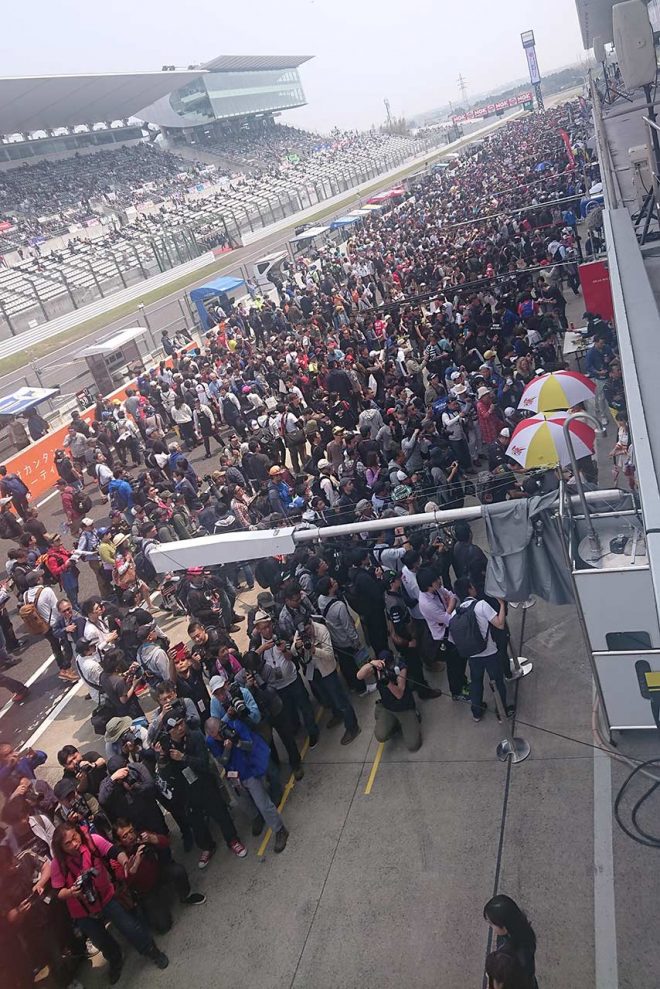 大勢のファンで賑わった決勝日のピットウォーク