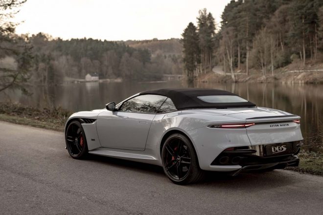 布製ルーフは8層の断熱、防音素材からなる