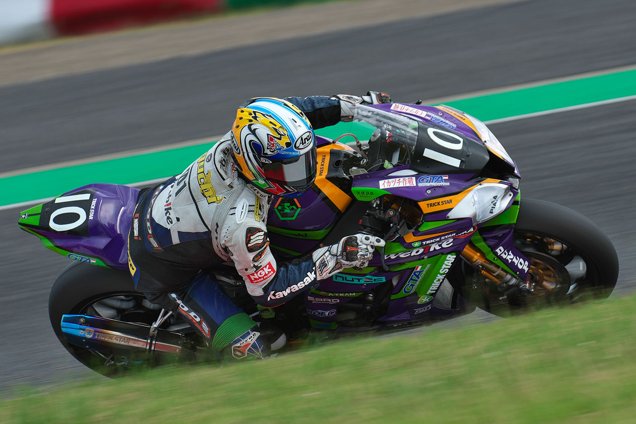 2018年の鈴鹿8耐を戦ったエヴァンゲリオンレーシングのカワサキZX-10RR