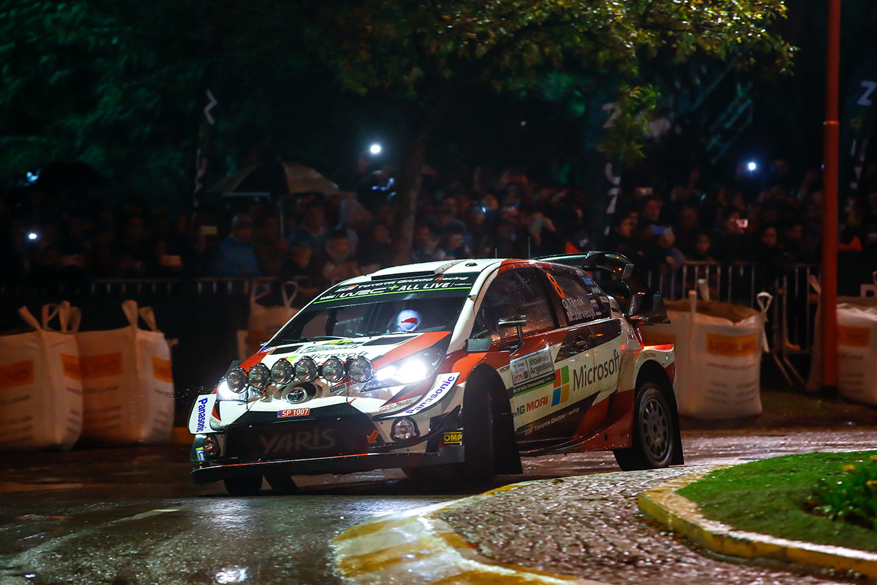 ラリー・アルゼンティーナのSS1を走るオット・タナク（トヨタ・ヤリスWRC）