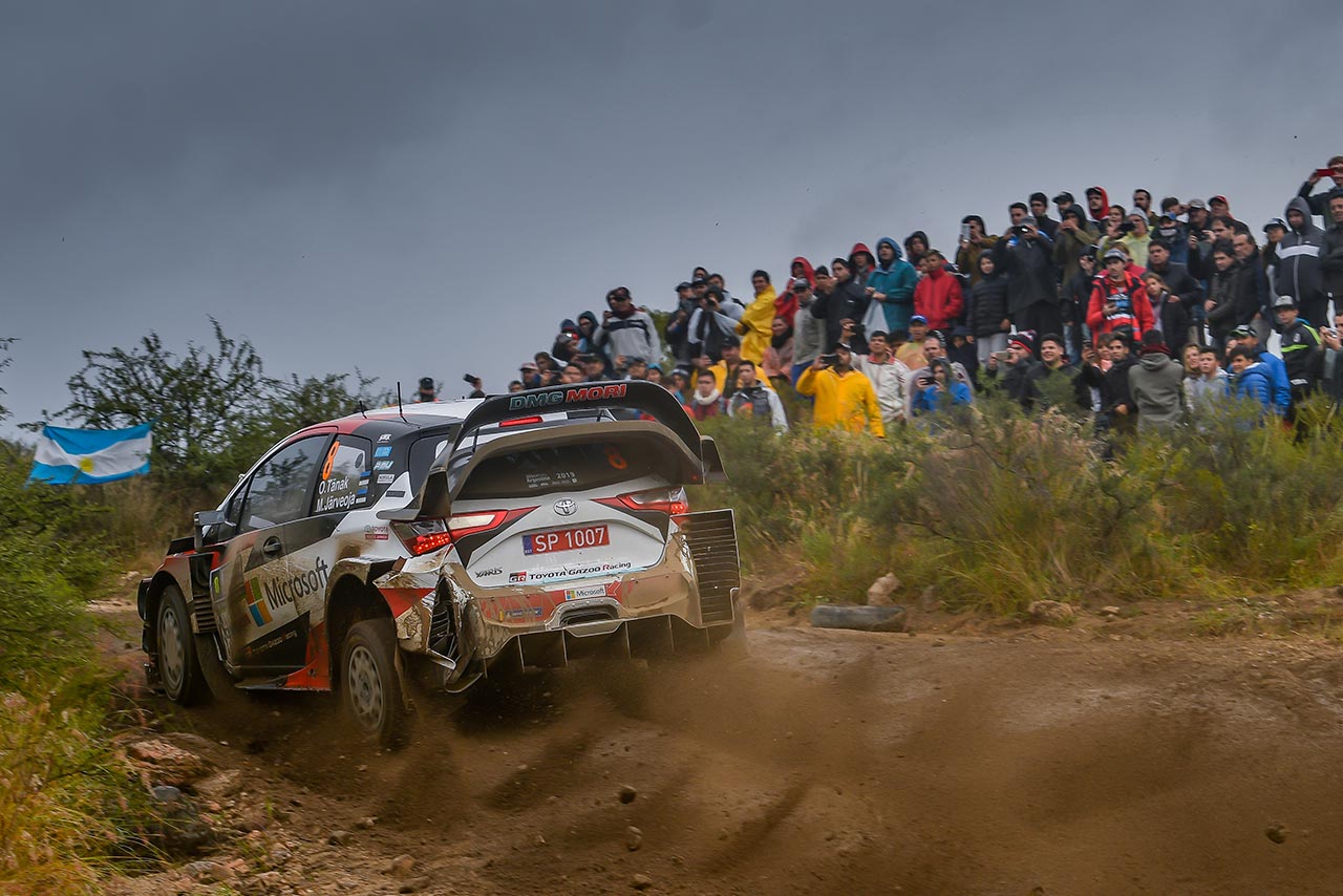 シェイクダウンステージを走るオット・タナクのトヨタ・ヤリスWRC