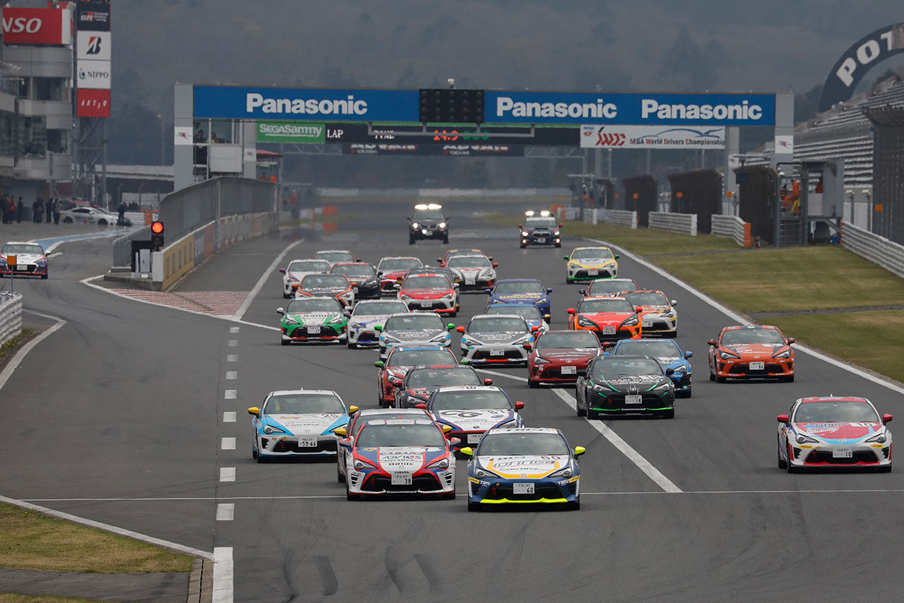 2019年の86／BRZレース、富士第2ヒートのスタートシーン2019年の86／BRZレース、富士第2ヒートのスタートシーン