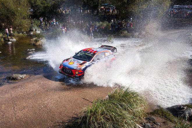 2019年シーズン2勝目に王手をかけるティエリー・ヌービル（ヒュンダイi20クーペWRC）