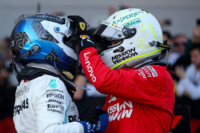 2019年F1第4戦アゼルバイジャンGP　バルテリ・ボッタスの優勝を祝福するセバスチャン・ベッテル