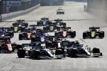 2019年F1第4戦アゼルバイジャンGPスタート直後に争うボッタスとハミルトン（メルセデス）